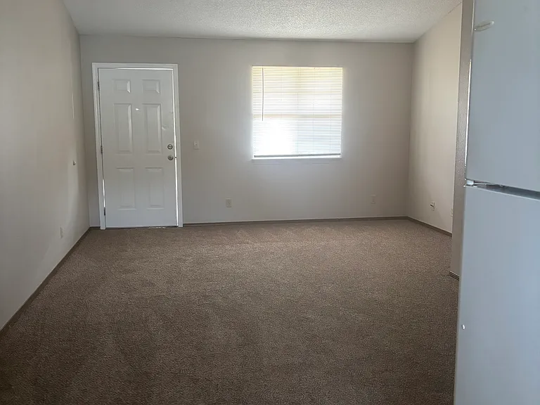 500 Shady Grove Rd #6 — Photo 4