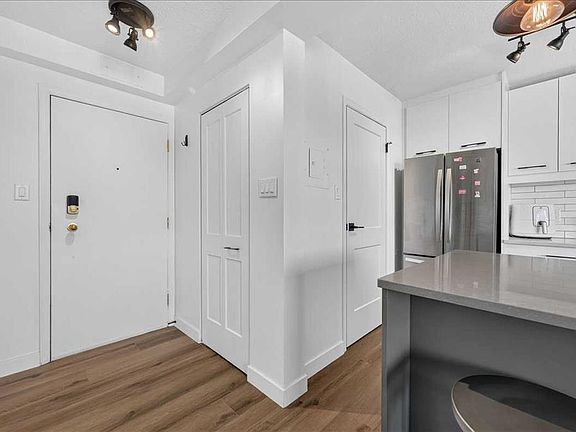 3rd image of 1330 W 15th Ave SW #902