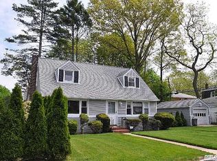 53 Croyden Ct, Albertson, NY 11507