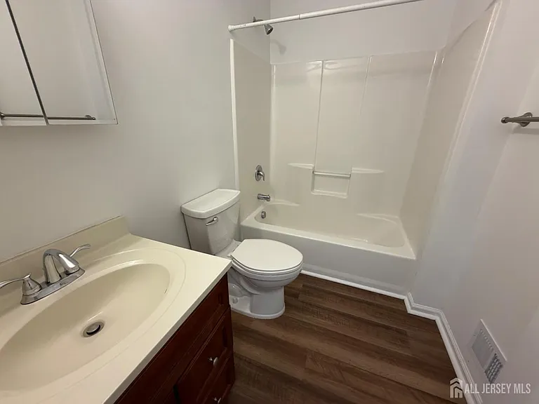 16 E Kupsch St #A — Photo 12