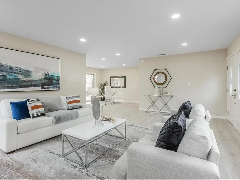 35267 Farnham Dr — Photo 4