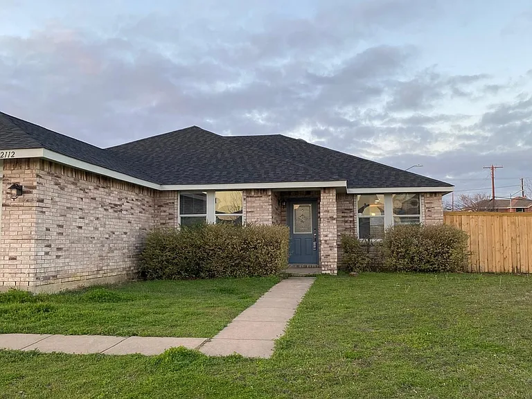 2112 W Grove Ln — Photo 19