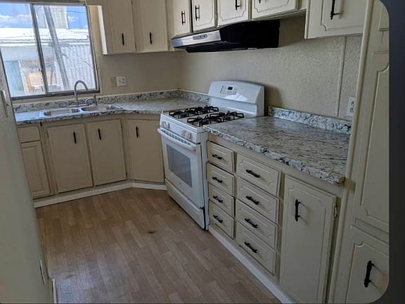 2nd image of 451 E Boulder Ln