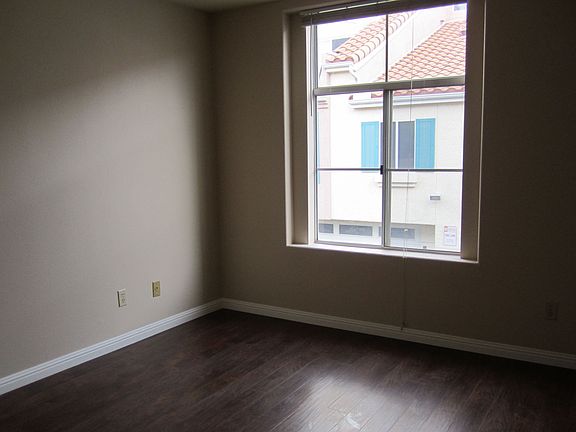 5th image of 27007 Karns Ct Unit 2401