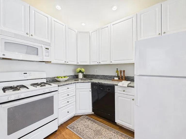 2429 S 3rd St — Photo 5
