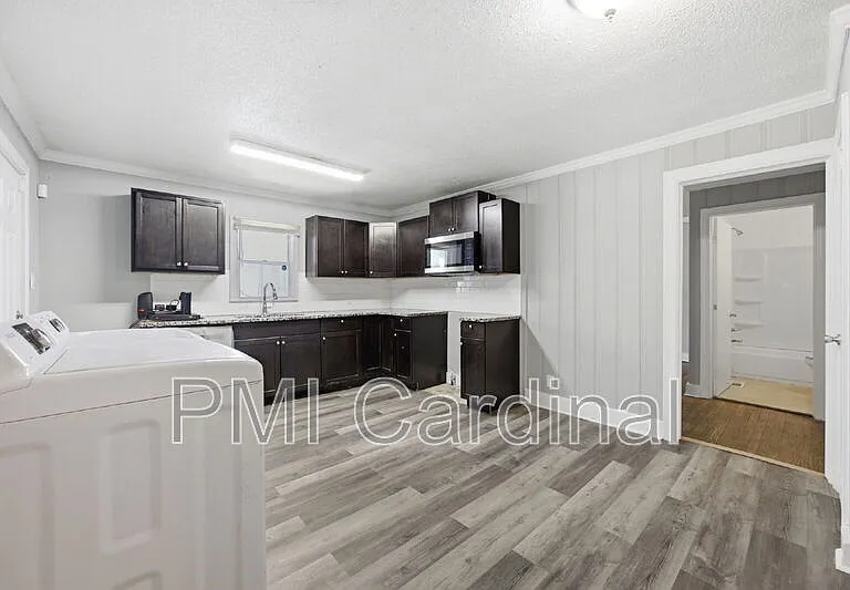 2320 Olando St — Photo 9