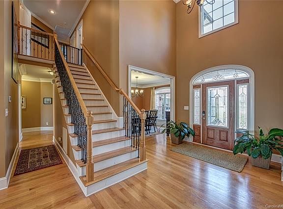 3rd image of 1004 Tomshire Dr