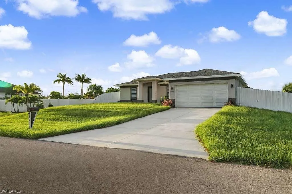 3 bed, 2.0 bath, 1363 sqft, $3,500 — Photo 2