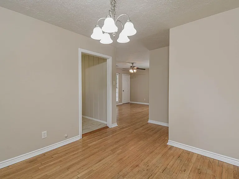 1509 N San Jacinto St — Photo 5