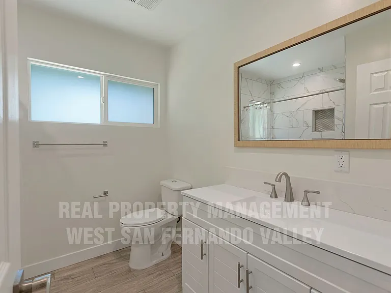 9801 Columbus Ave — Photo 40