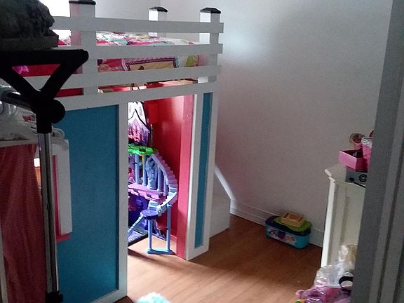 2nd image of 4444 Main St APT 3