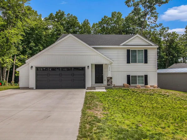 754 N River Hills Dr, Newaygo, MI 49337