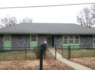 2001 4th Ave, Leavenworth, KS 66048