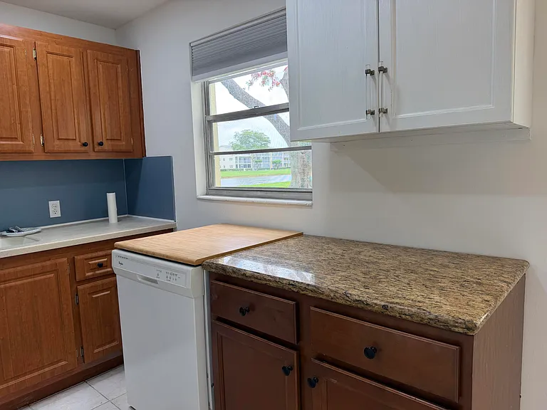 52 Dorset Dr #B — Photo 6
