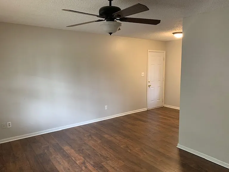 320 S Hawthorne St — Photo 4