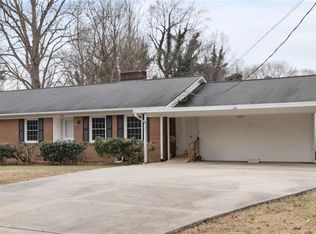 813 Country Ln, Winston Salem, NC 27107