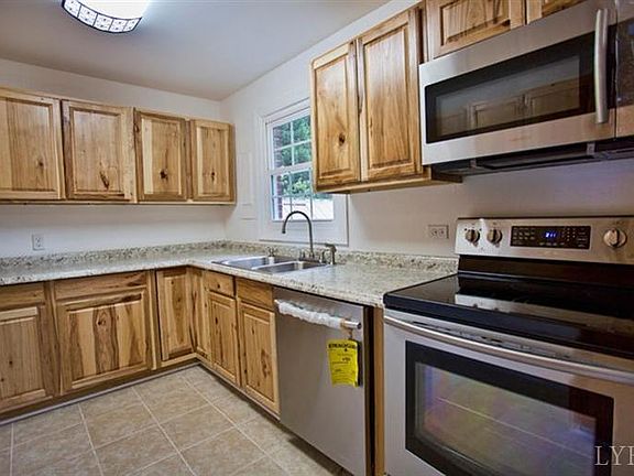 3rd image of 123 Cloverdale Dr