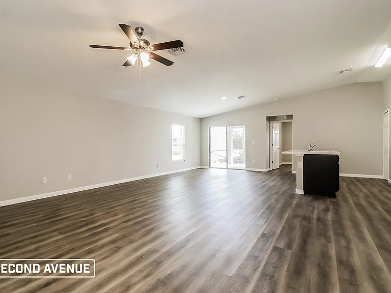438 Reading St — Photo 4