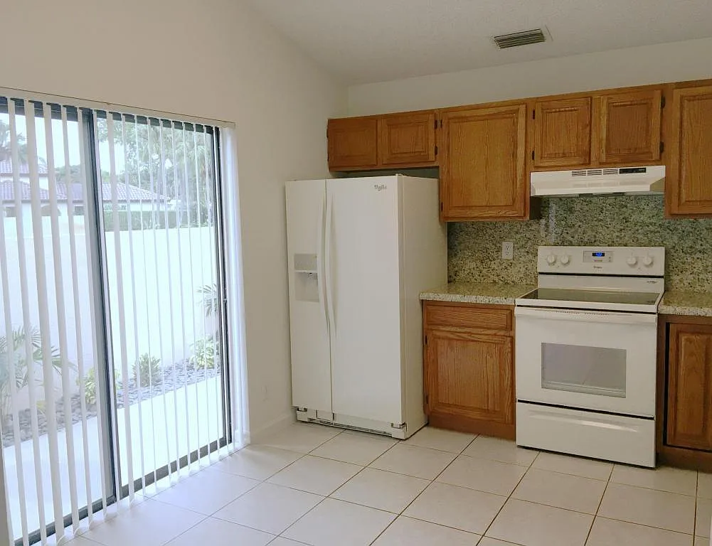 3 bed, 2.0 bath, 1229 sqft, $3,100 — Photo 2