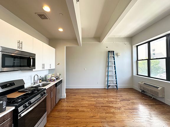 3rd image of 564 De Kalb Ave #2B
