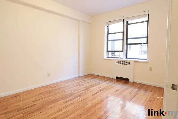 Rented by Link NY Realty | media 18