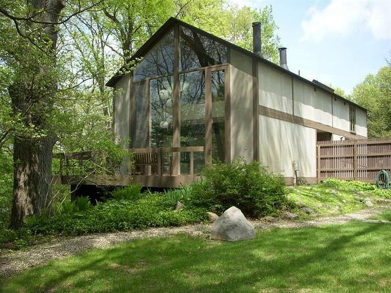1st image of 2666 Parkridge Dr