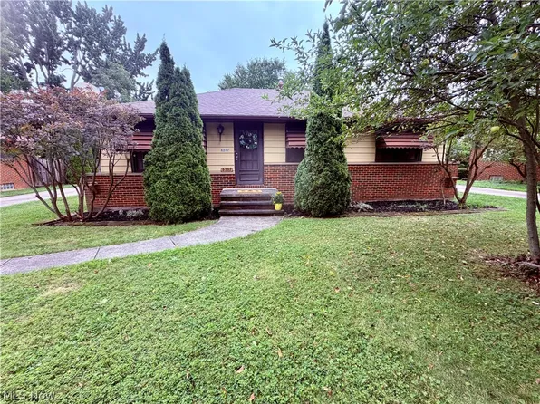 6597 Mackenzie Rd, North Olmsted, OH 44070