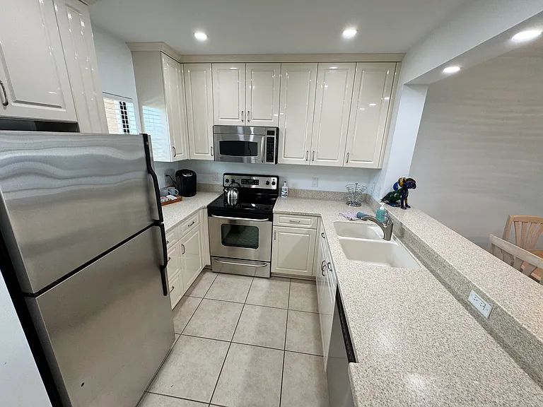 801 River Point Dr #206A — Photo 2