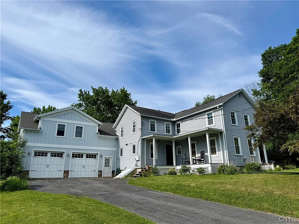 4 bed, 2.5 bath, 2942 sqft, $3,500 — Photo 1