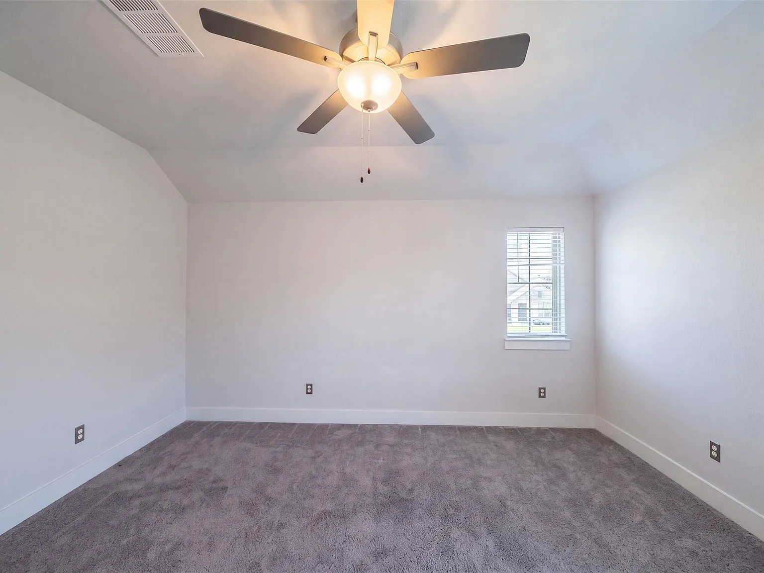 4 bed, 3115 sqft, $3,100 — Photo 3