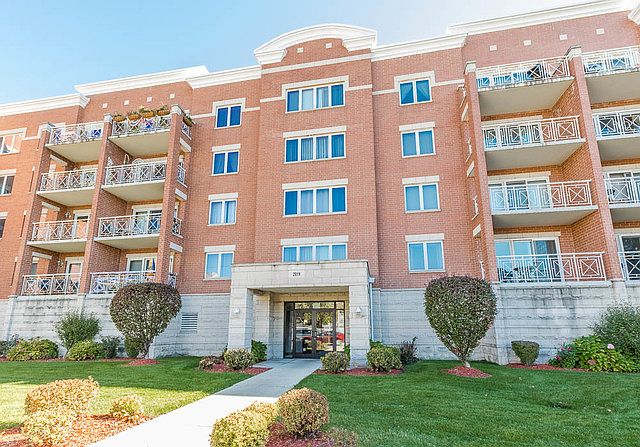 1st image of 2919 N Harlem Ave APT 412