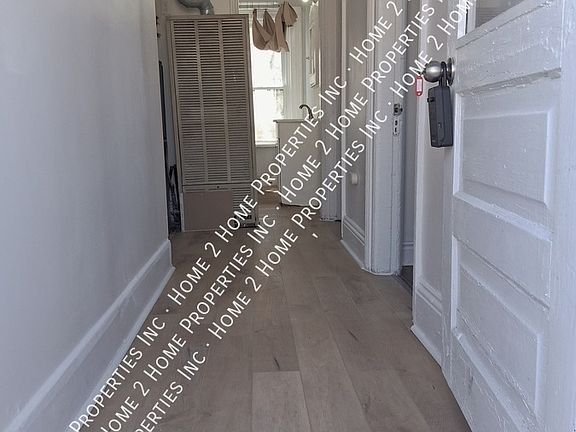 3rd image of 261 Curry Ave