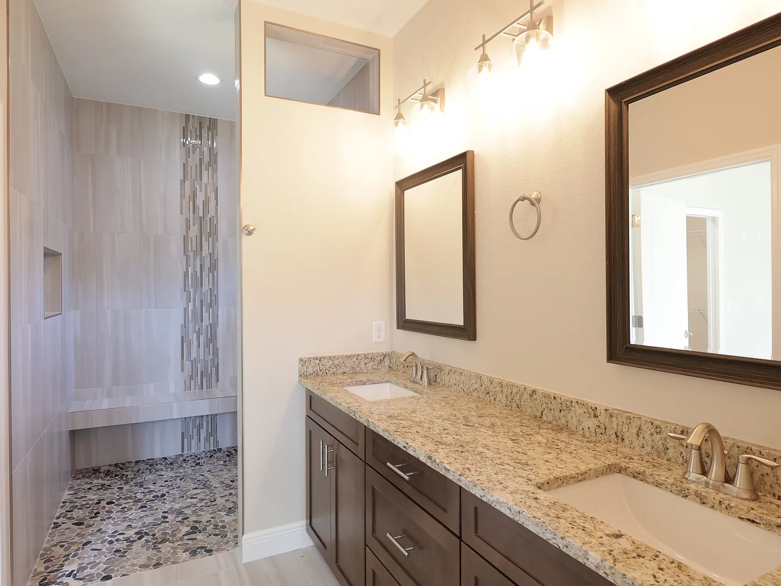 3 bed, $2,100 — Photo 3