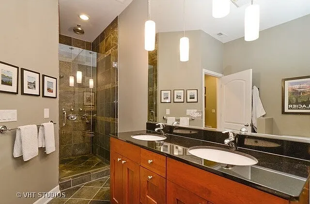 1078 N Marshfield Ave #2 — Photo 10