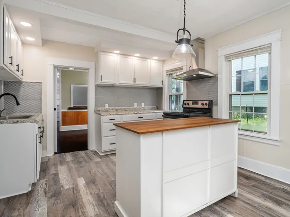 53 Peabody St, Gardner, MA 01440