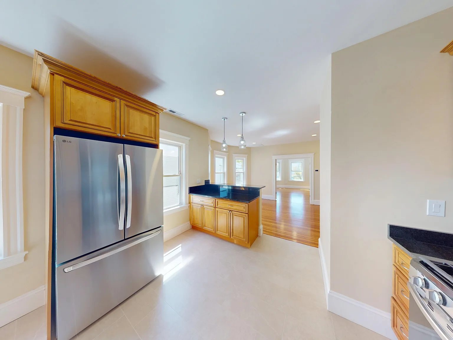 4 bed, 1450 sqft, $3,900 — Photo 3