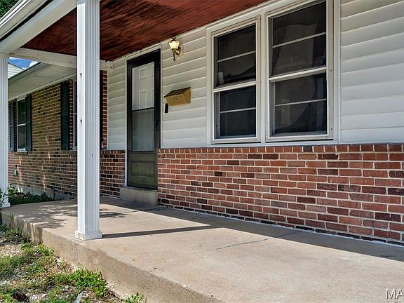 3rd image of 705 Palace Ct
