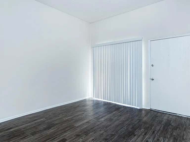 1 Bed 1 Bath Upstairs Living Room