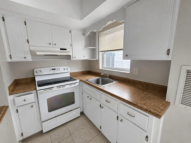 2120 NE 41st St #A — Photo 5