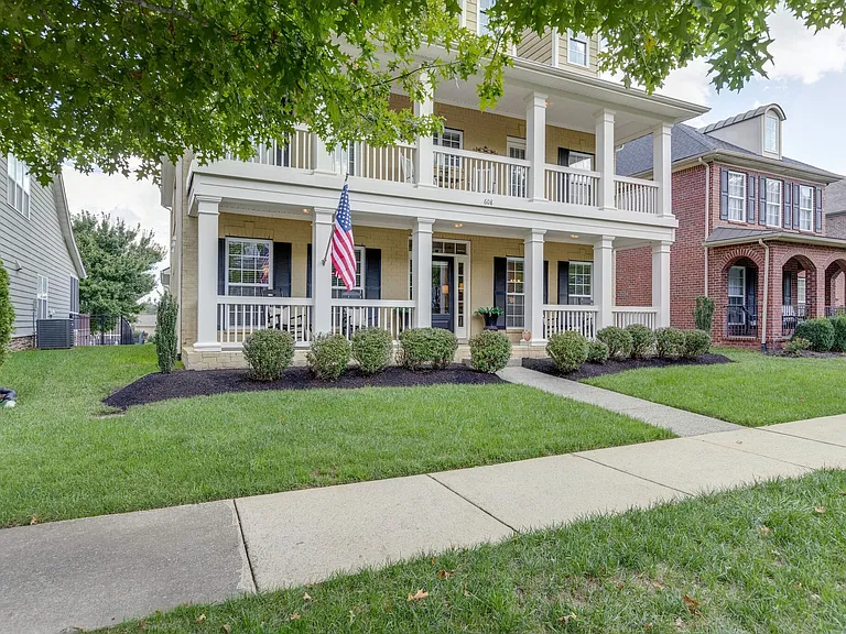 608 Patriot Ln — Photo 2