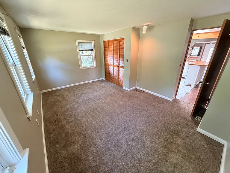 84 Perry St — Photo 12