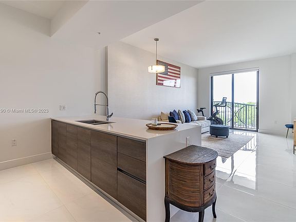 2nd image of 301 Altara Ave APT 422