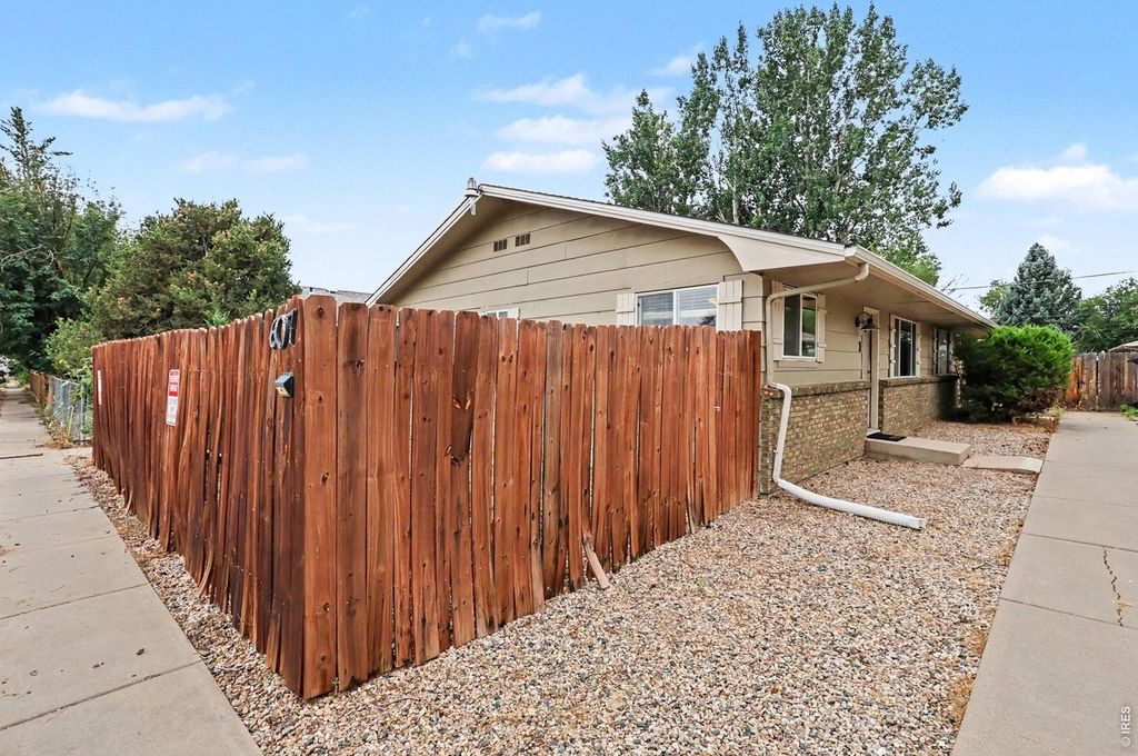 607 N Bryan Ave #1