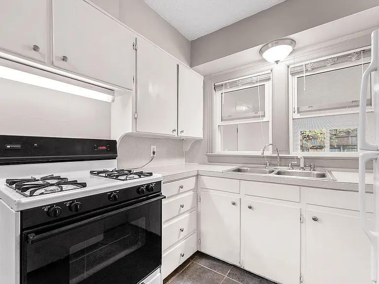 640 S Kentwood Ave — Photo 9