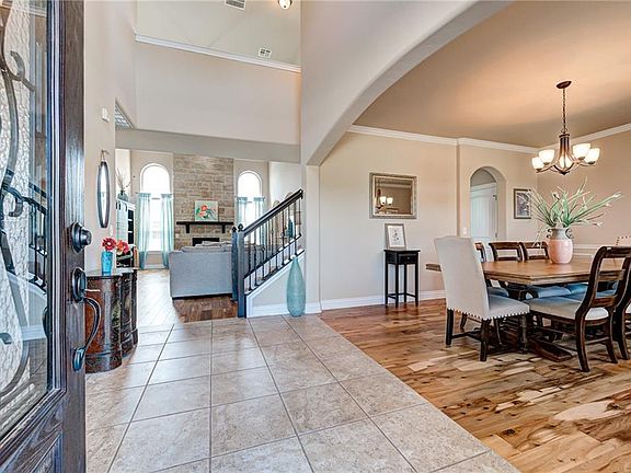 5th image of 2517 Foxglove Ln