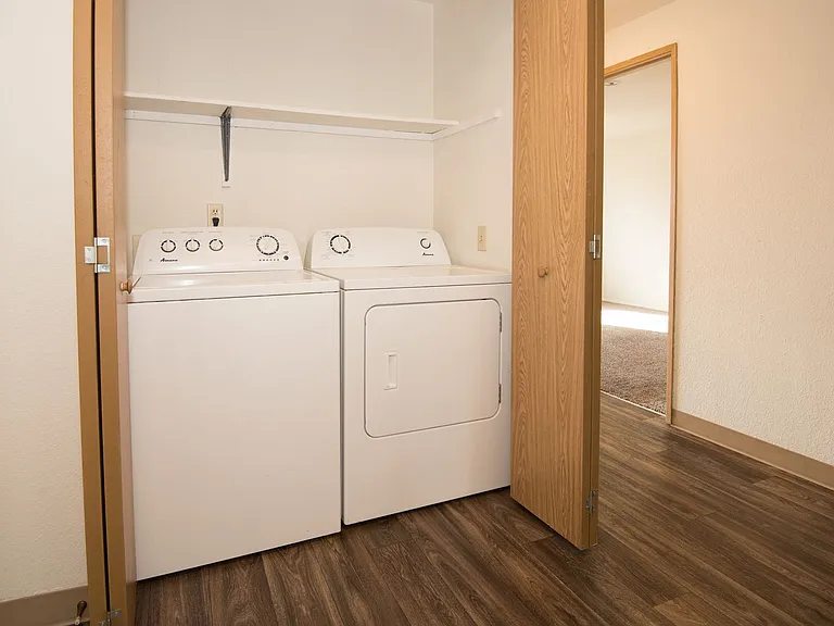 Rivercrest Apartments — Photo 11