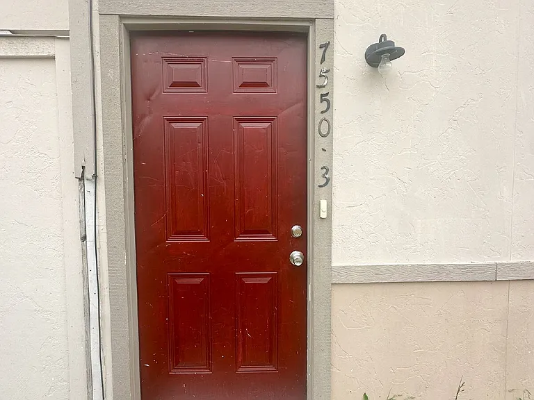 7550 Oak Chase #3 — Photo 2