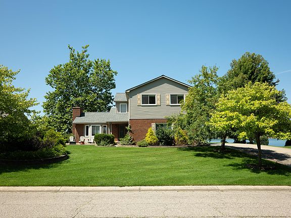 4th image of 570 Lakes Edge Dr