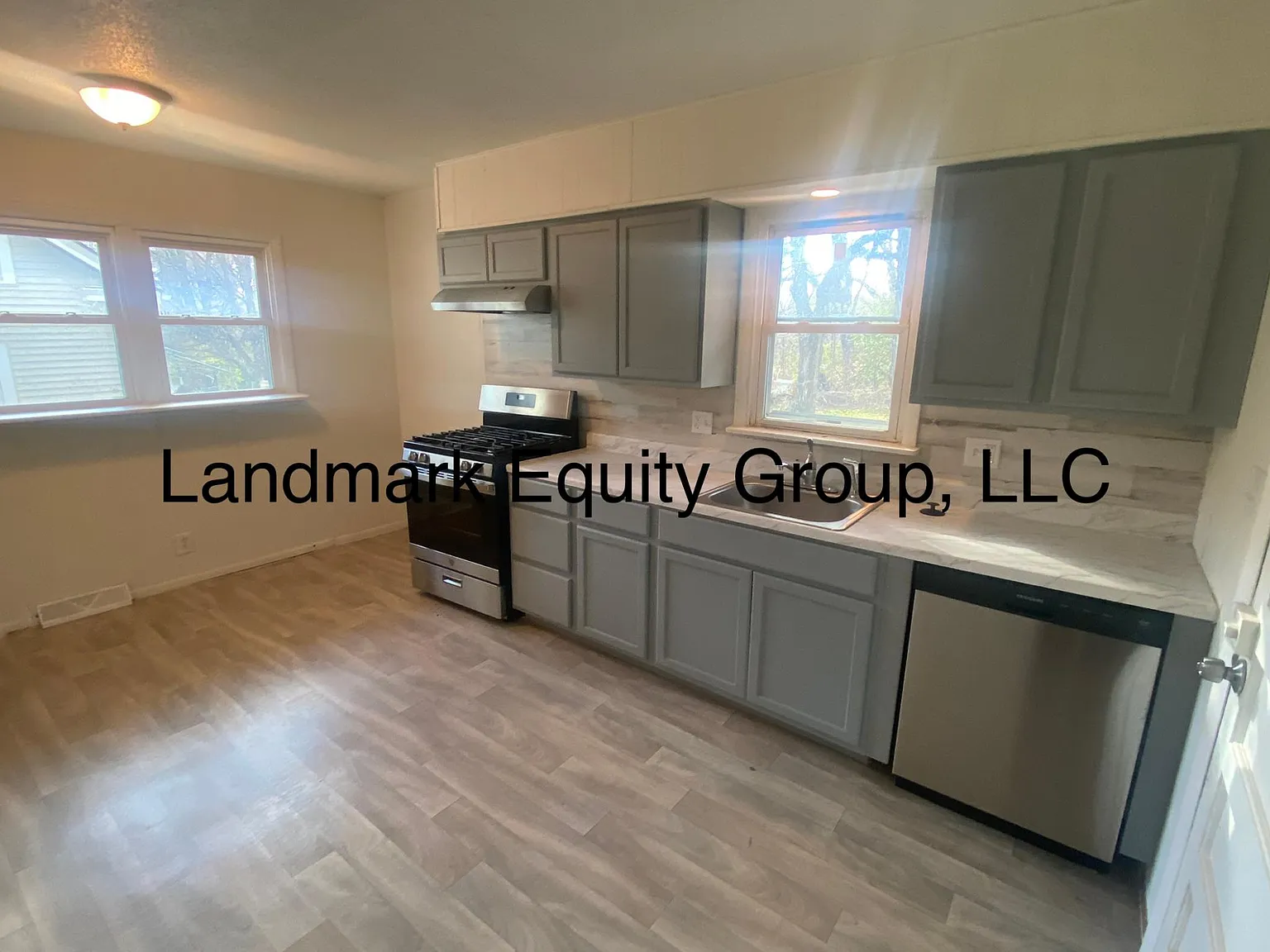 2 bed, 960 sqft, $1,100 — Photo 2