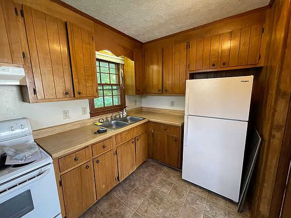 3rd image of 108 Bolling St #C